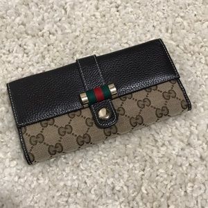 Replica design wallet.